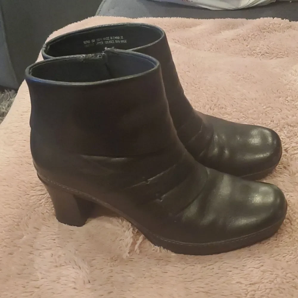 Clarks Artisan Heeled Boots 6